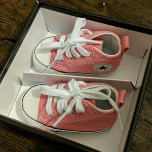 Baby converse size 1 pink.